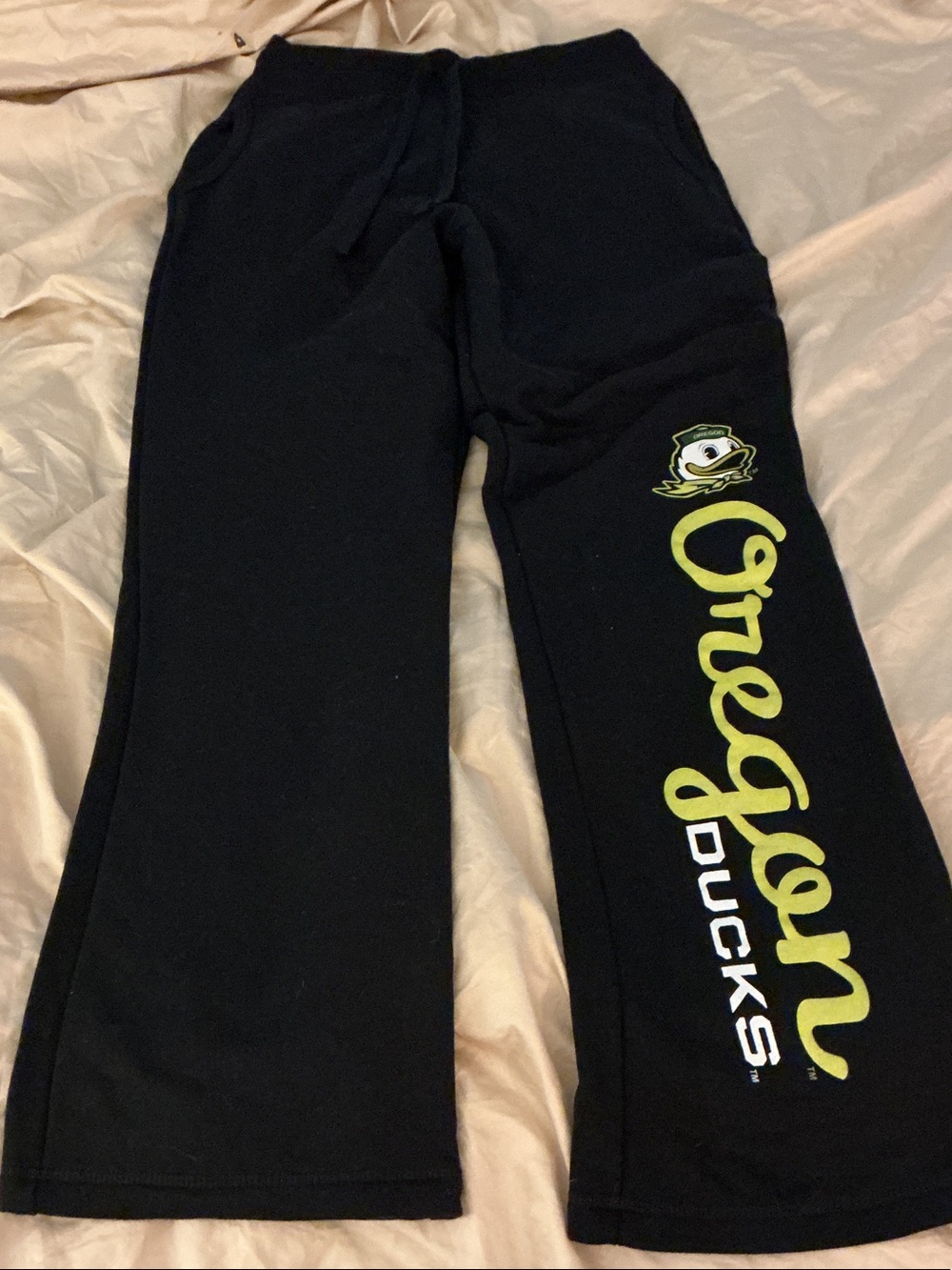 Oregon Ducks Gildan black sweat Pants with Bright Green Oregon Ducks Logo